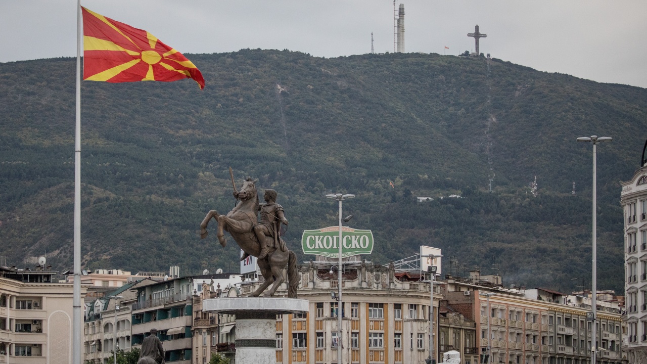 Левица призова за подписване на "Македонска платформа", в която е включено и разпускане на историческата комисия с България