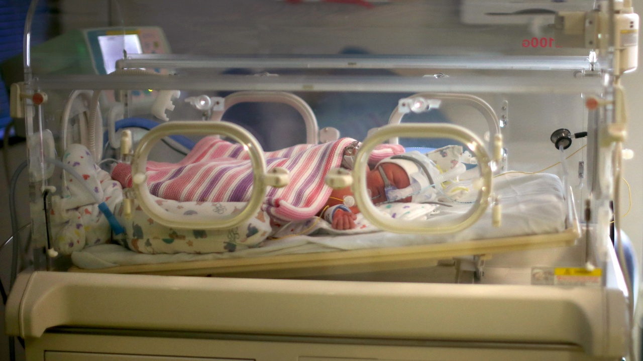Бебе на три месеца се зарази с коклюш в Великотърновско