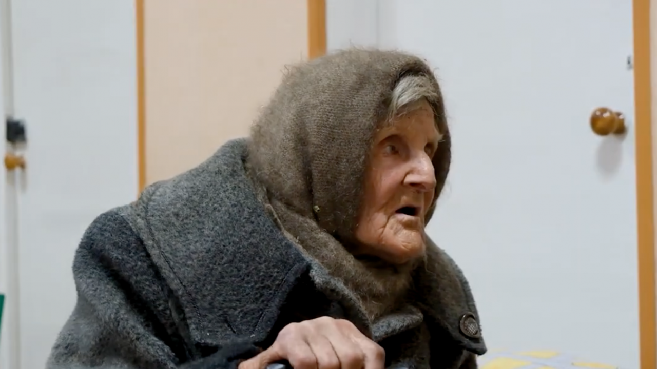 98-годишна украинка каза, че е извървяла 10 километра под руски