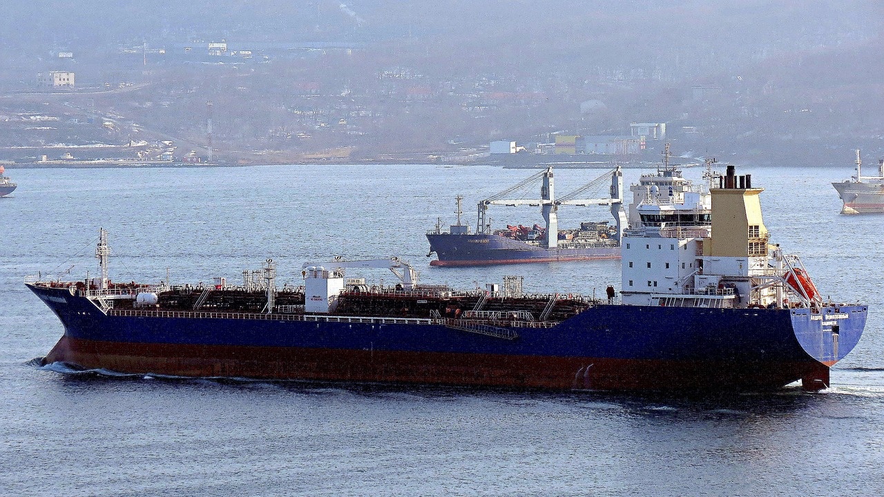 Руската компания Совкомфлоте  преименувала някои от петролните си танкери, след