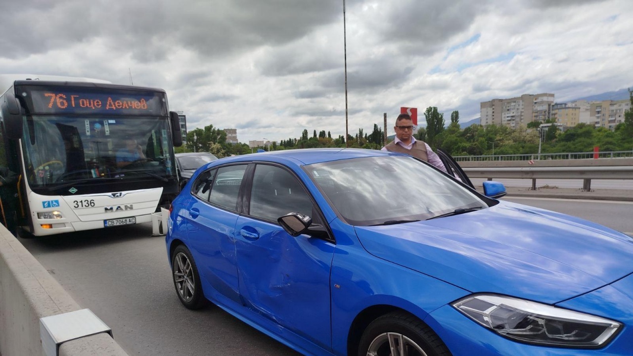 BMW засече автобус 76 на бул. „Цариградско шосе“