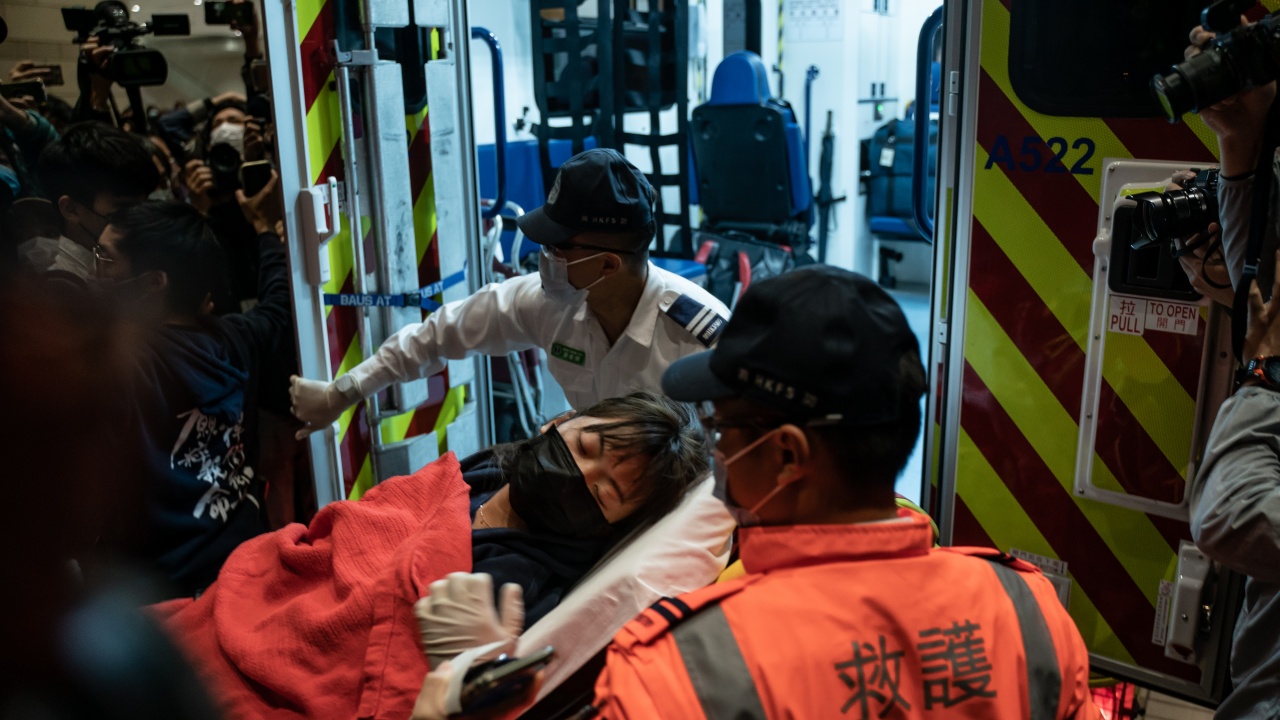48 души вече са жертвите след срутването на магистрала в Южен Китай