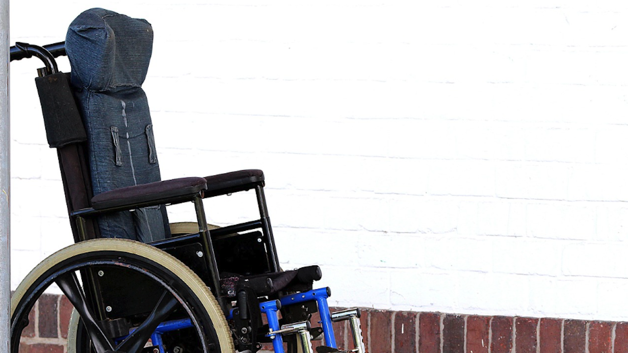 Болен мъж трябваше да измине 200 км, за да получи инвалидната си количка