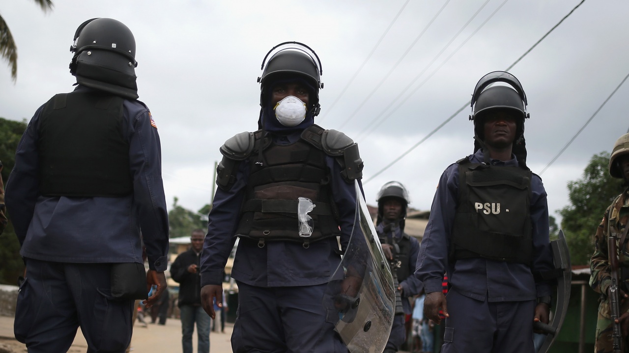 Най-малко единадесет души бяха убити при обстрел по бежански лагери в ДР Конго