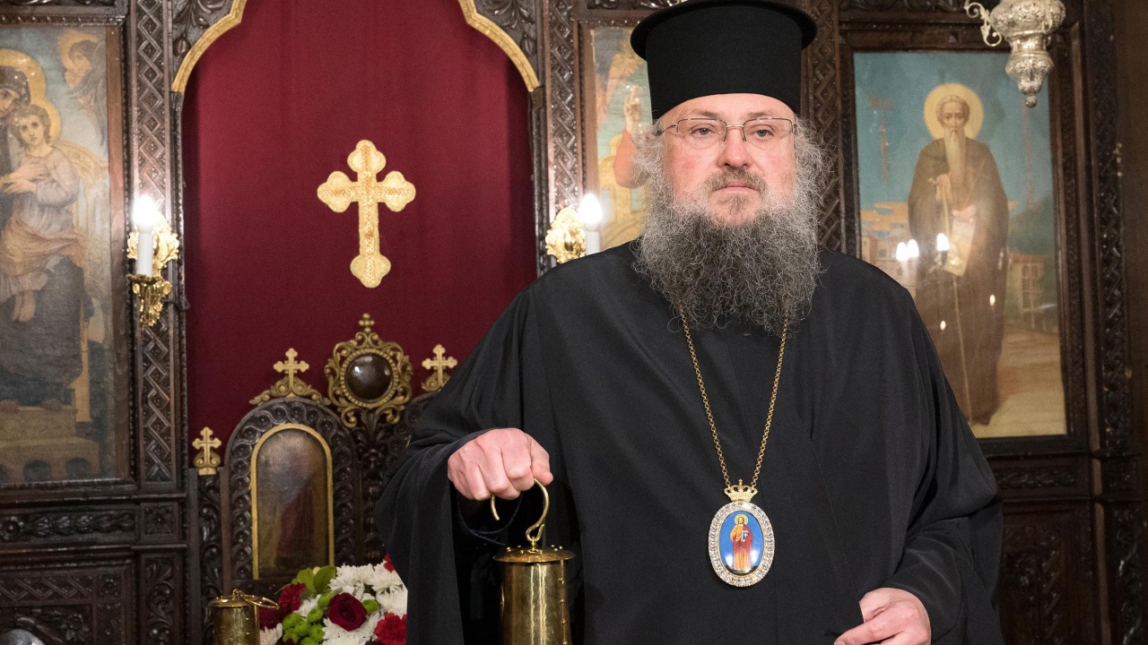 Наместник-председателят на Светия синод Врачанският митрополит Григорий, който е и
