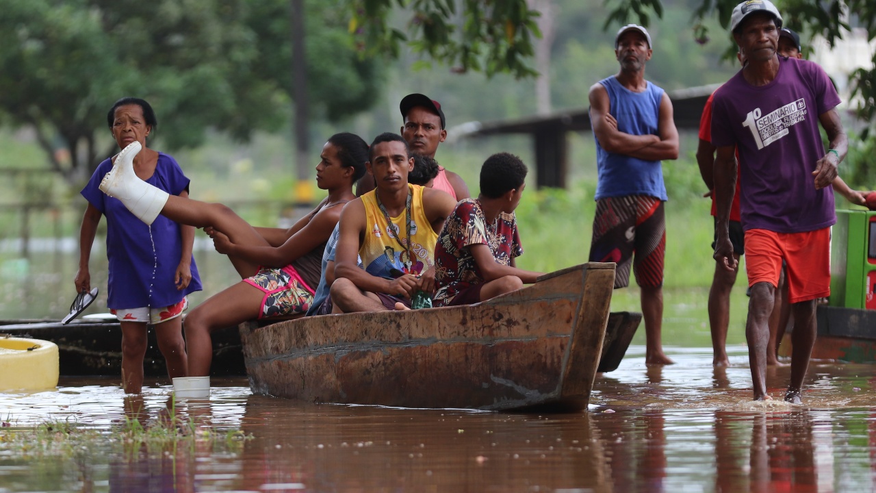56 станаха жертвите на наводненията в Бразилия