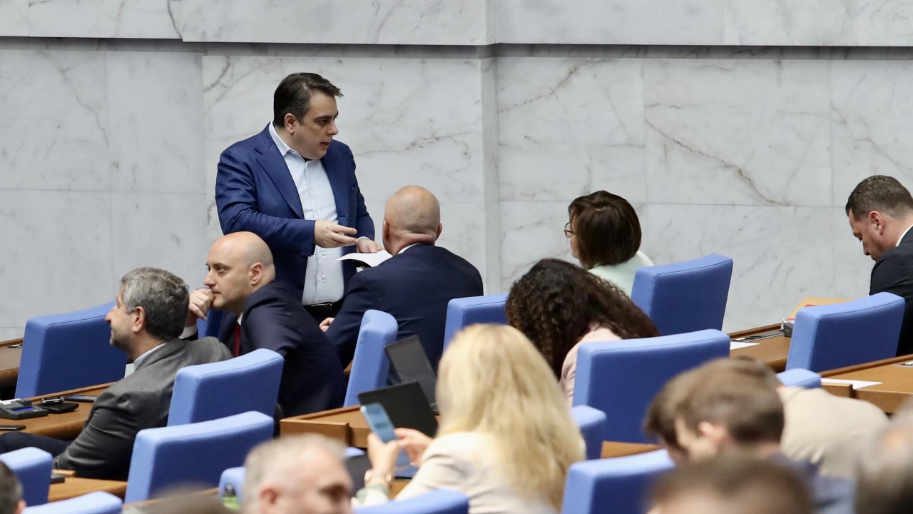 Депутатите обсъждат на извънредно заседание ветото на президента Румен Радев