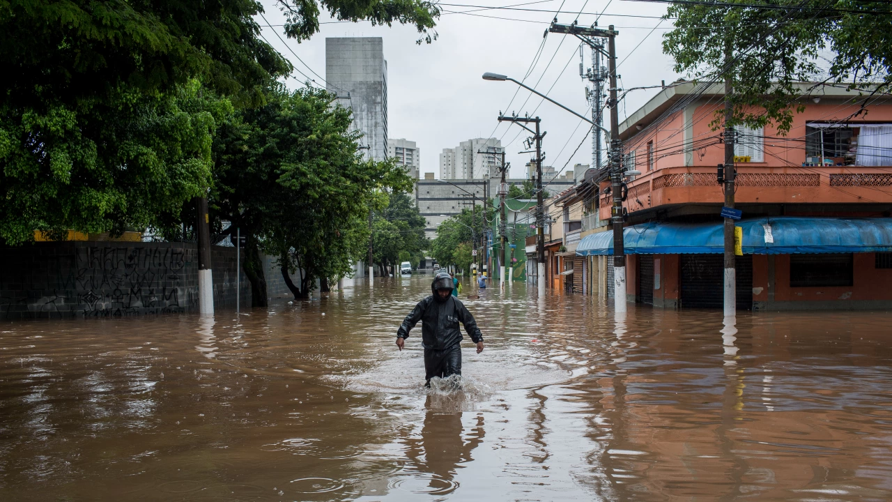 Порои причиниха мащабни наводнения в южния бразилски щат Рио Гранде