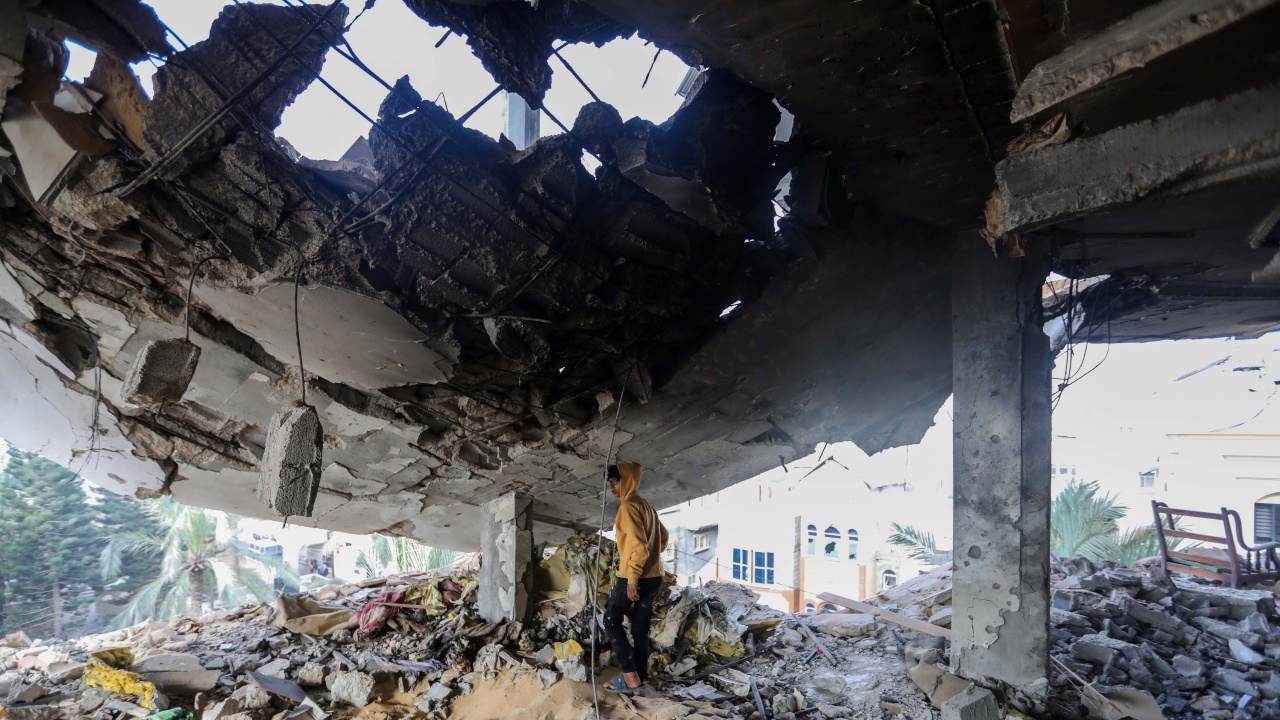Най-малко петима души са били убити при израелските въздушни удари по