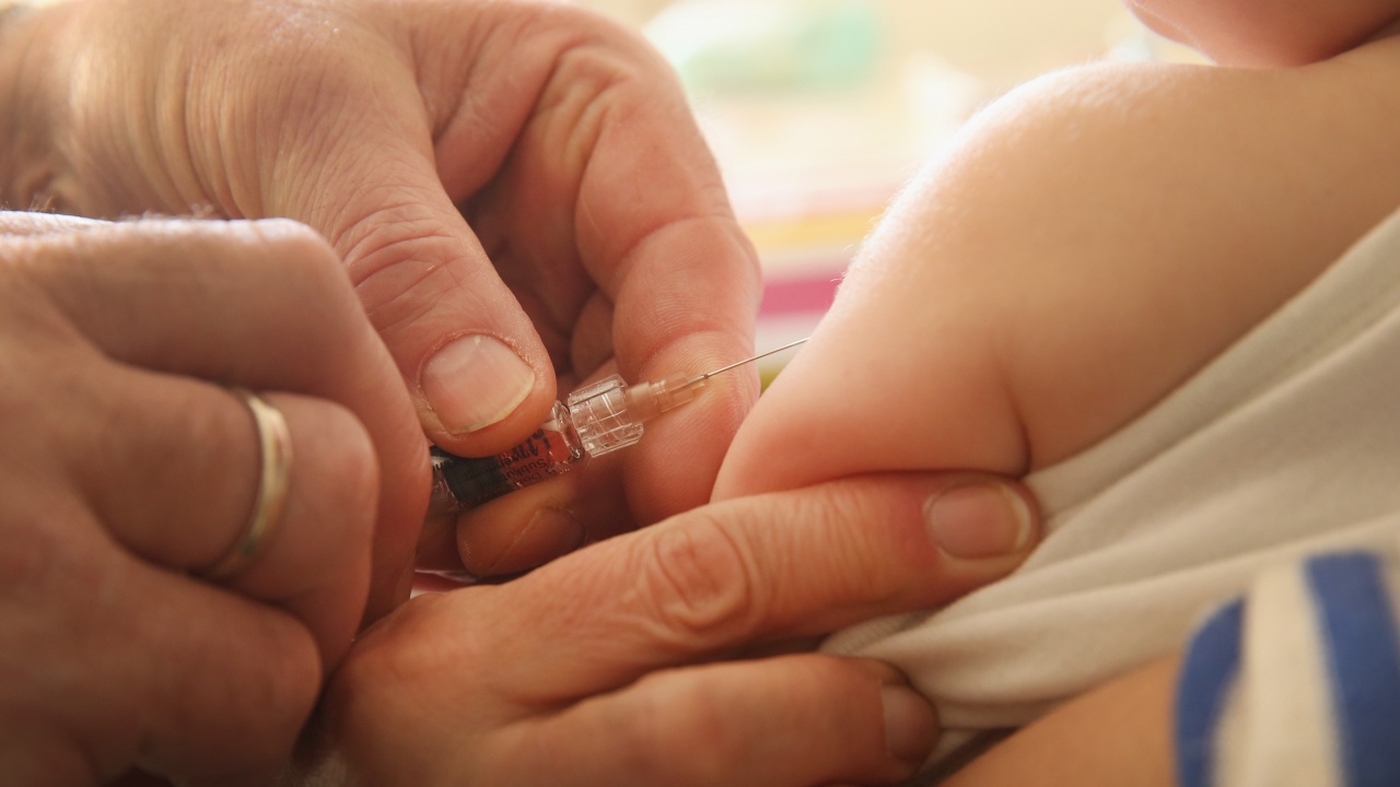 Вече може да ваксинират бебетата срещу коклюш още на 6-седмична възраст