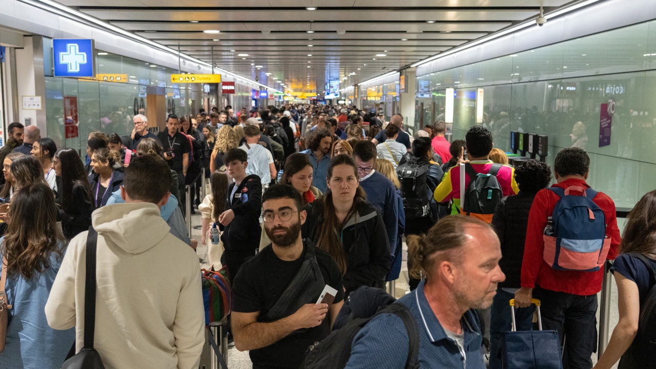 Хаос по летищата на Обединеното кралство заради проблеми със системата