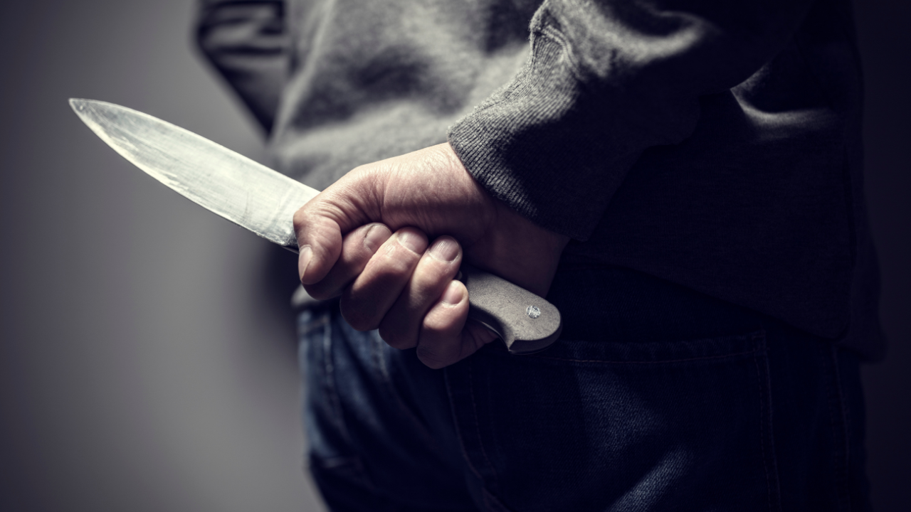 Охранители изгониха пиян скандалджия от пловдивска дискотека, той им извади нож