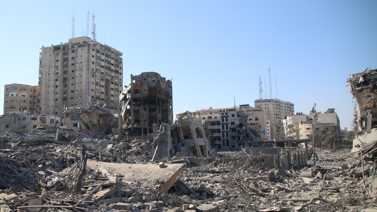 "Хамас" съобщи, че 49 тела са били ексхумирани от нов масов гроб в болница "Аш Шифа"