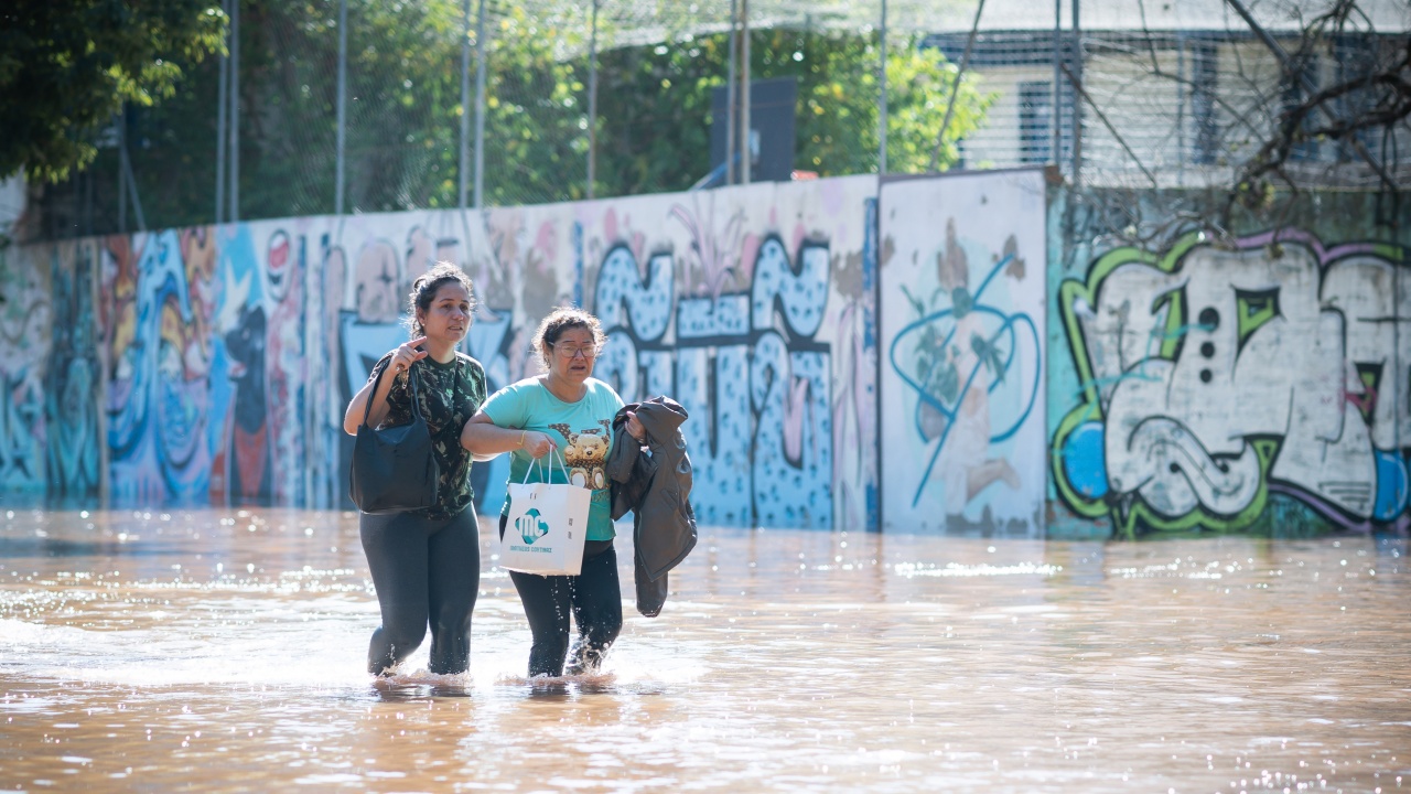 100 са вече жертвите на наводненията в Бразилия