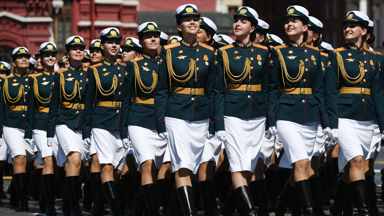 В Русия започнаха военните паради по случай Деня на победата.