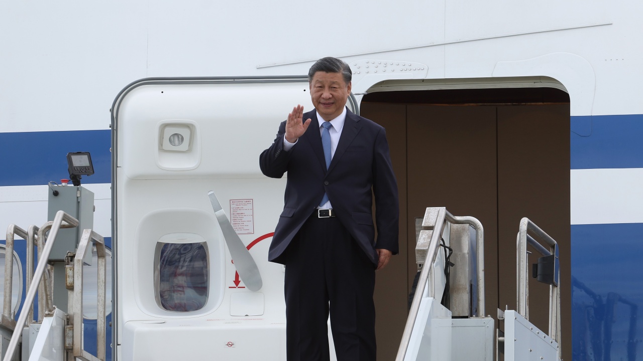 Китайският президент посрещнат тържествено в Унгария