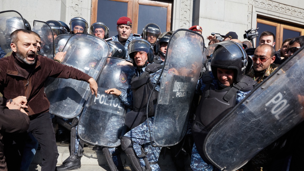 Десетки арестувани в Армения на протест срещу териториалните отстъпки