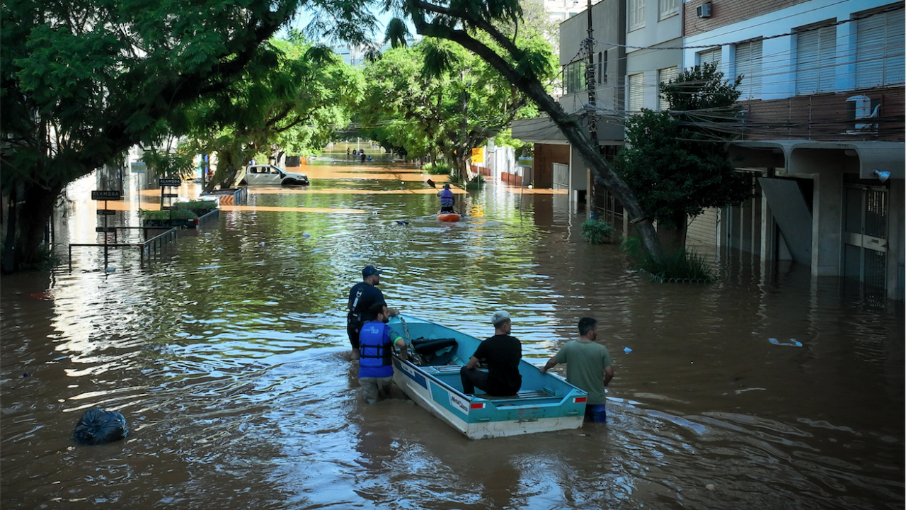 Броят на загиналите при тежките наводнения в Южна Бразилия достигна 136