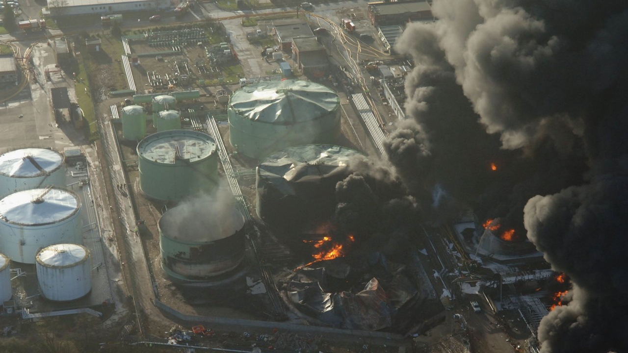 Пожар в петролна рафинерия във Волгоград след украинска атака с дрон