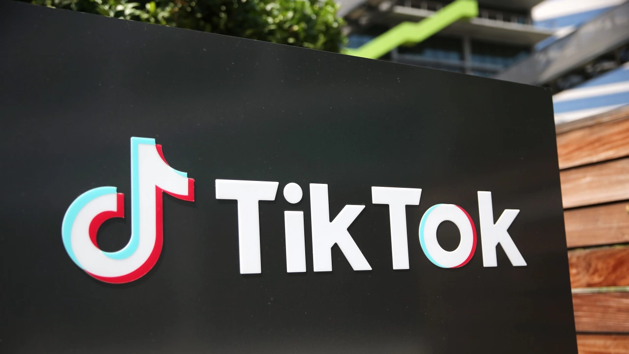 Социалната мрежа ТикТок TikTok ще започне да обозначава съдържание създадено