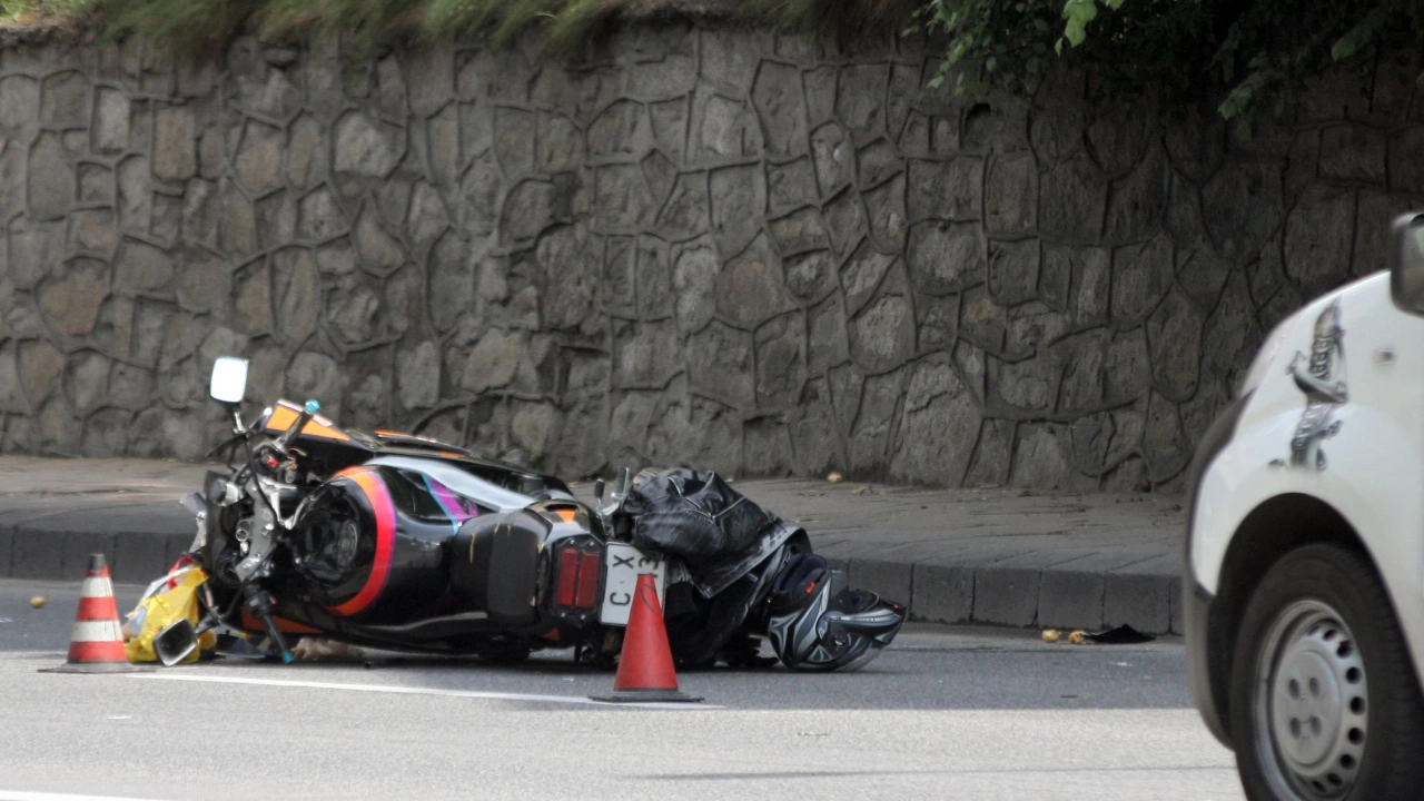 Тежка катастрофа с моторист в Самоков Инцидентът е станал около 19