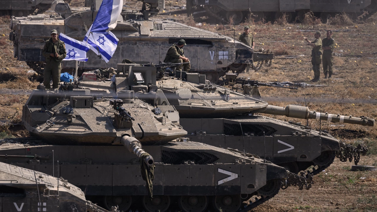 Израелски танкове превзеха днес основната пътна артерия която разделя източната