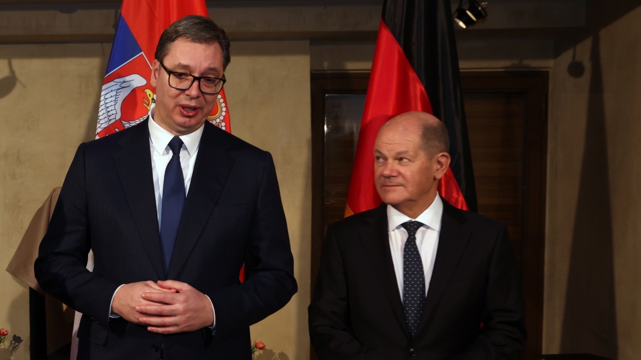 Сръбският президент разговаря по телефона с германския канцлер
