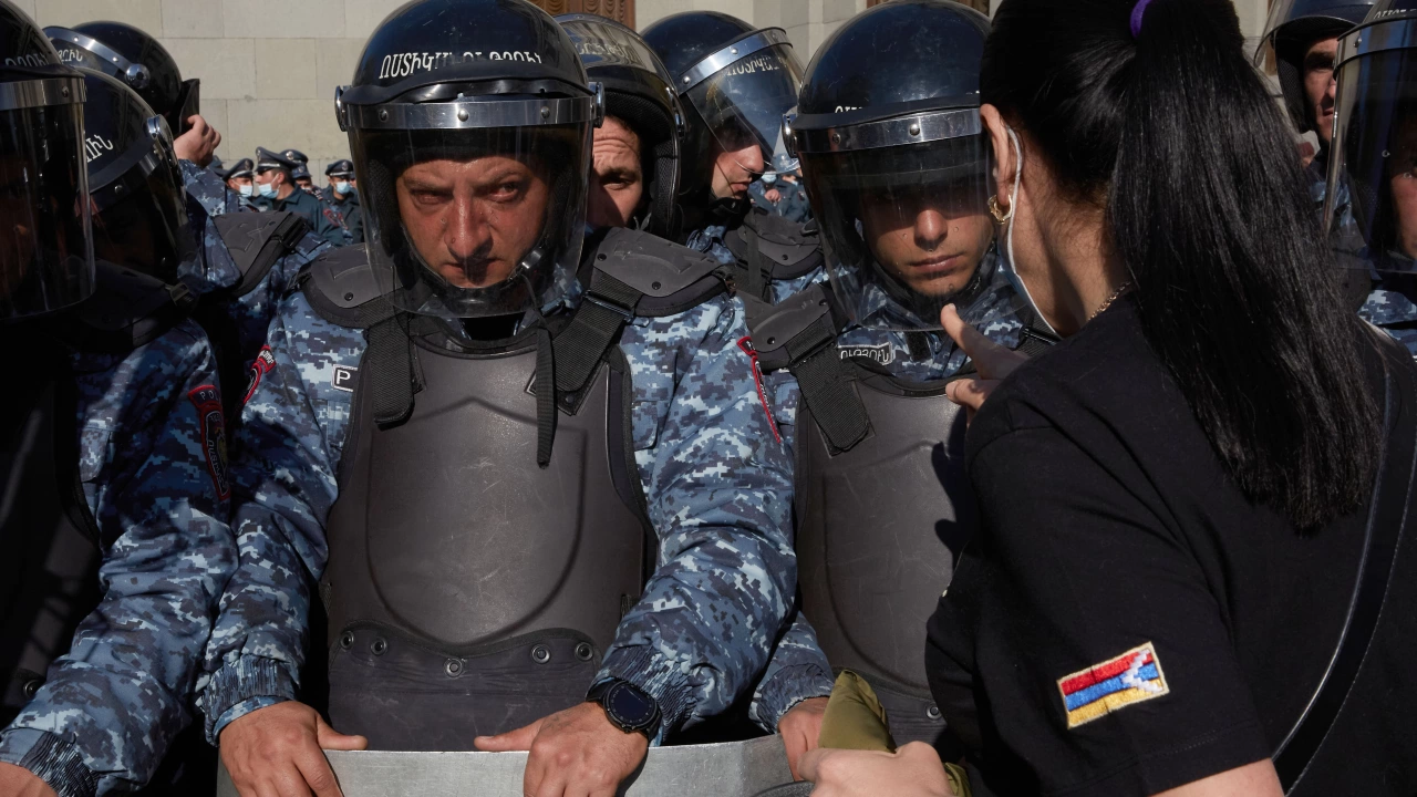 Арменската полиция обяви че е арестувала 151 демонстранти които тази