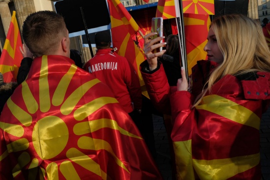 Одобряването ли решението на депутатите в Скопие за промяната на името на Македония? 