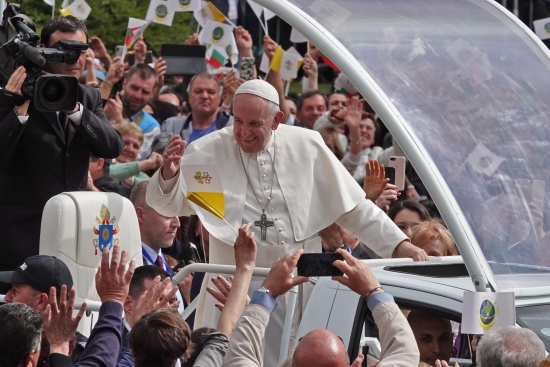 Как оценявате посещението на папа Франциск в България?