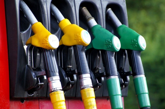 Скъпо ли ви излиза литър бензин/ литър дизел?