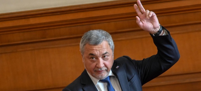 Одобрявате ли новия пост на Валери Симеонов на зам.-председател на парламента?