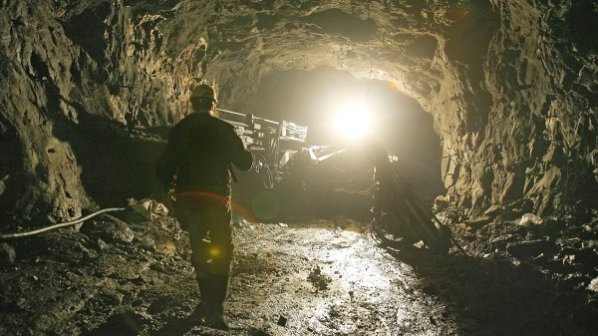 Експлозия уби 16 миньори в Украйна
