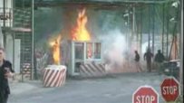 Разгневени сърби опожариха граничния пункт Ярине в Косово