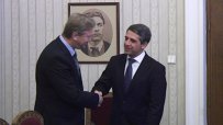 Плевнелиев: Не можем да дадем евросертификат на властта в Македония