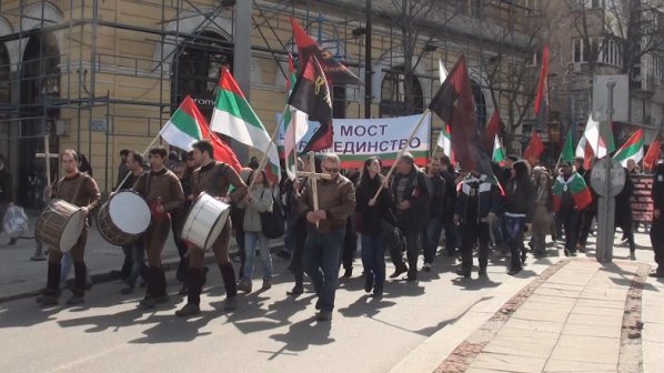 Протестиращите от Орлов мост се разграничиха от Стоичков
