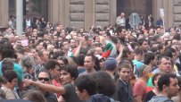 Няколко хиляди се вдигнаха на протест срещу Пеевски