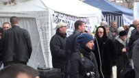 Хората на Бареков скандират "Бойко, к-во"  пред президентството