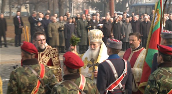 Патриархът освети бойните знамена