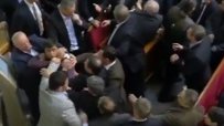 Кървав бой в украинския парламент
