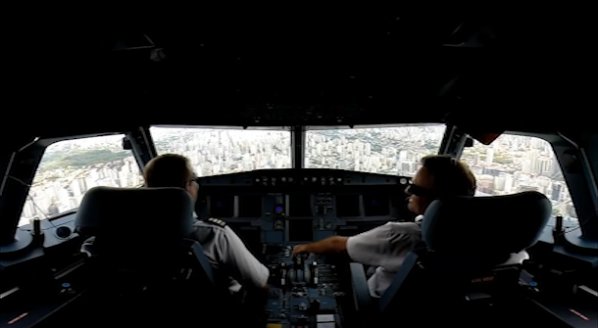 Камера в пилотската кабина разкрива красотата на полета