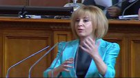 Манолова: Депутатите да не мишкорят в кулоарите