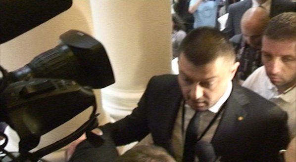 Бареков нахлу на консултациите в парламента