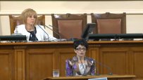 Десислава Атанасова: Здравният министър отново отсъства