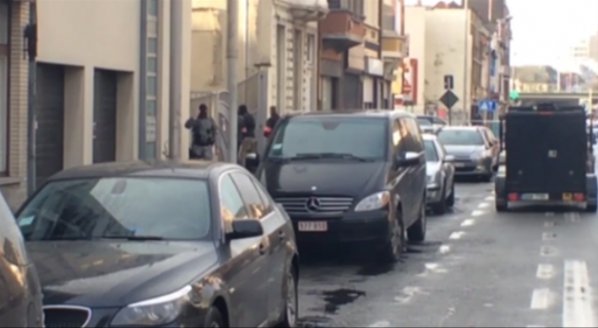 Четирима въоръжени се барикадираха в Гент