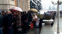Стотици дойдоха да си кажат последно сбогом с Росица Янакиева