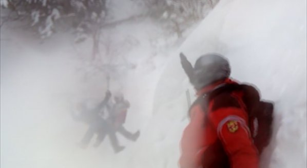 Вижте спасяването на сноубордиста в Банско