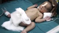 Индийка роди в тоалетна на влак, бебето се хлъзна на релсите