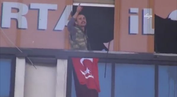 Опитаха се да окупират сграда на партията на Ердоган