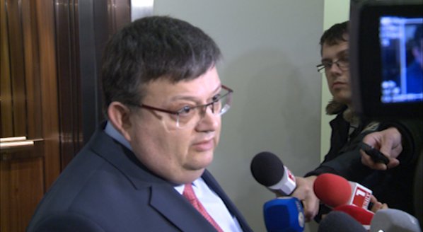 Сотир Цацаров: Прокуратурата работи по случая със сриналия се хотел